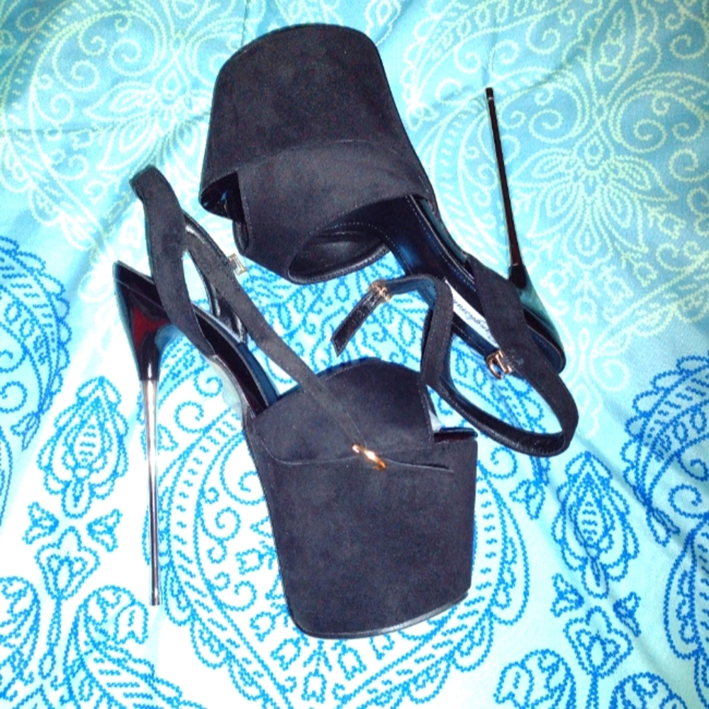 Elegant Black Platform Heels - BRAND NEW!!  NEVER BEEN WORN!!!
